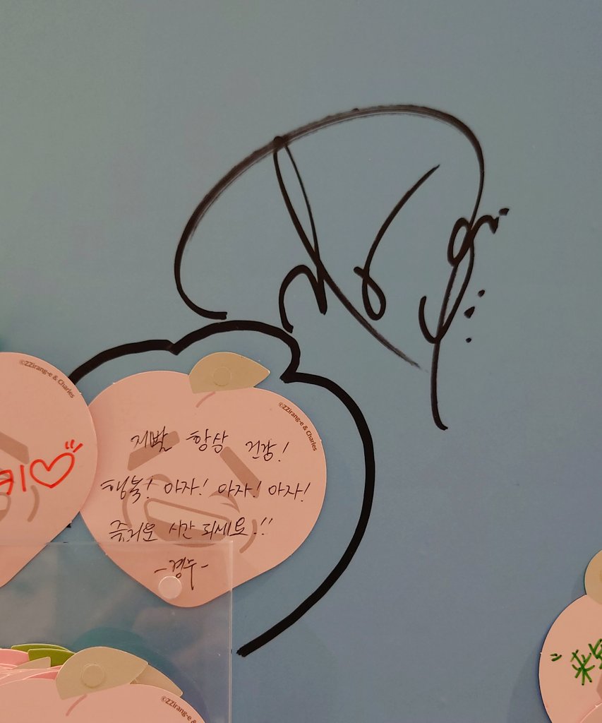 JxMayu's tweet photo. 사랑하자！🥰💕

#도경수 #DOHKYUNGSOO
#ドギョンス
#찌랭이 #ZZirang_e #찰스 #Charles
#ZZirang_e_Charles_PICNIC_DAY_IN_TOKYO https://t.co/iMIpvoWJGM