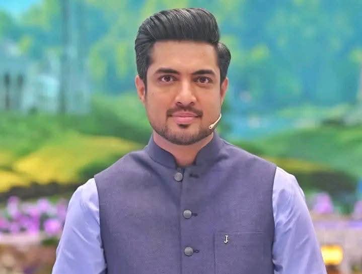 عنقریب اس کی بھی ویڈیو آئے گی 
میرے گھر دے چھ افراد نے تے مینو صرف دو نے ووٹاں پایاں نے🫩