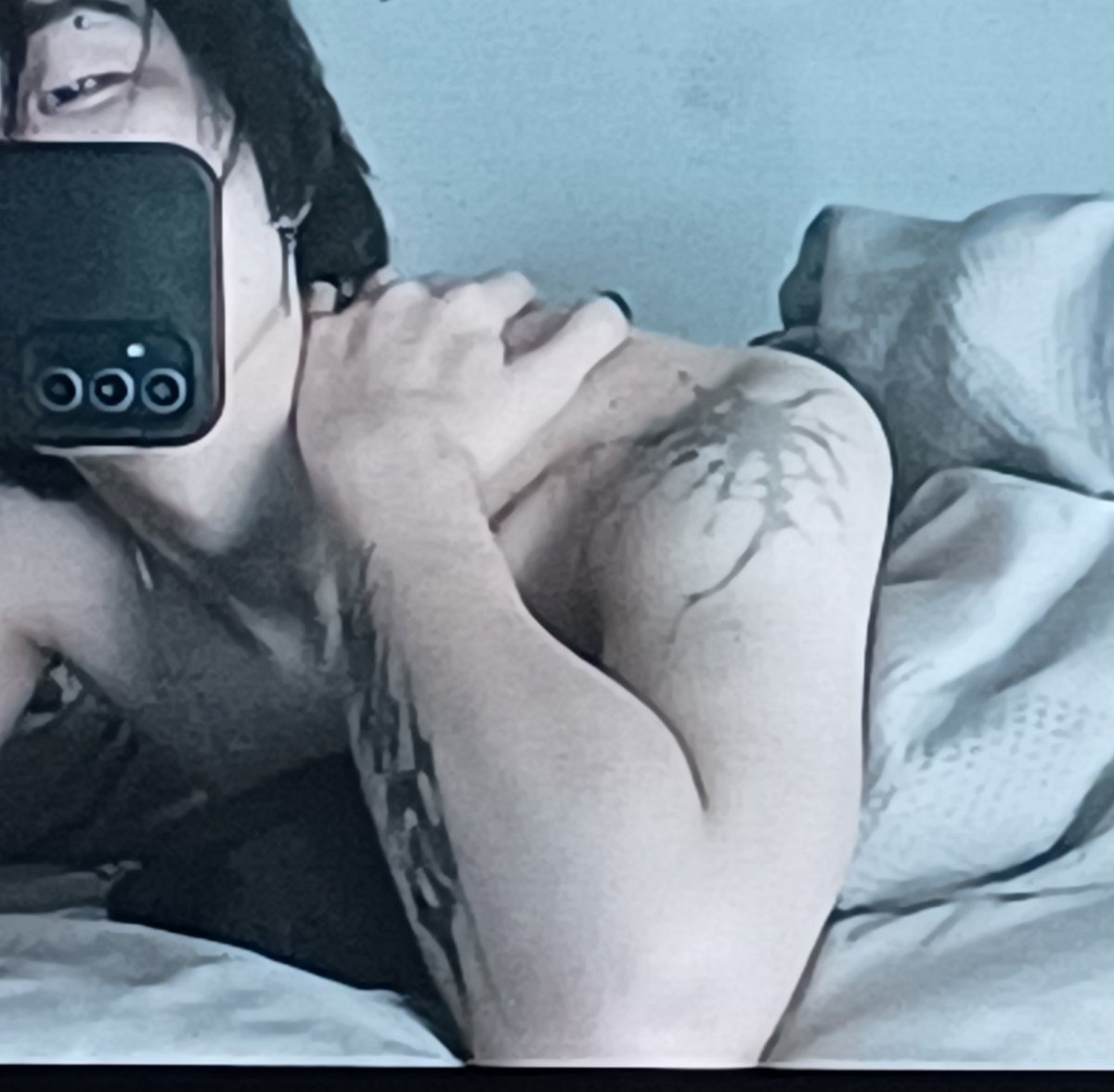 TheoTheVA's tweet photo. That laptop quality hit different https://t.co/6l0uJHVd9m
