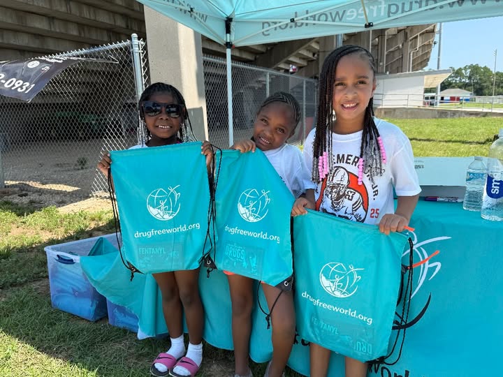 Drugfreeworldfl's tweet image. You have a right to know the FACTS about drugs—not opinions, hype or scare tactics. Youth don’t need to suffer to learn—facts empower smart choices. 
#truthaboutdrugs #knowledgeispower #bethechange #makeadiffrence #Florida #drugfreeworld