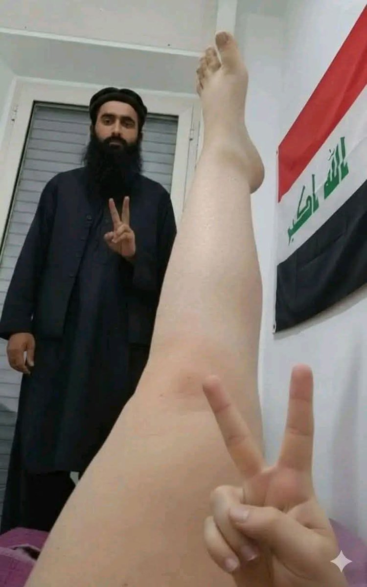 النسخة الحقيقة للصورة الباكستاني والعراقية الشيyعyية 🤣 ولله مابقى كلام اقوله خلصت كل الكلمات 🤷‍♀️الصورة تتكلم هم قولو ذكاء اصطناعي 🍑