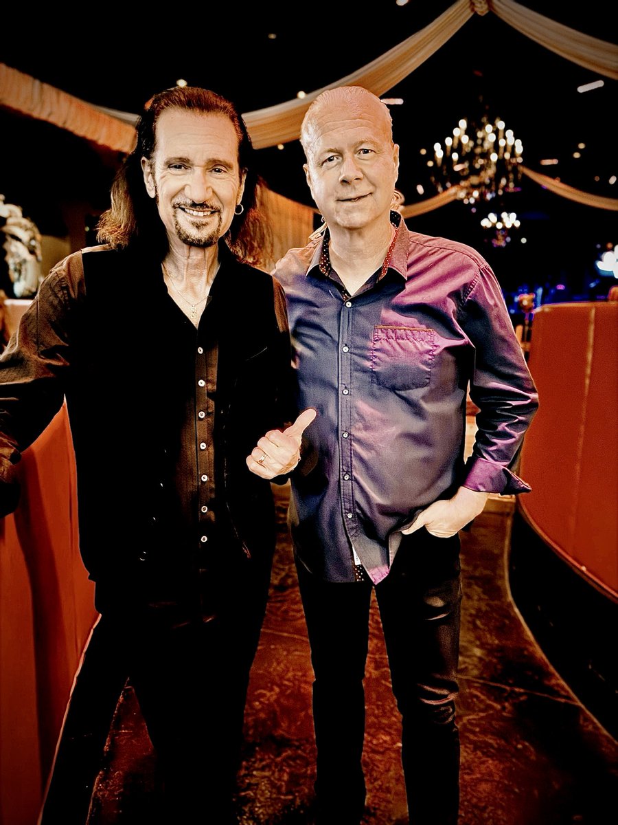 Bruce Kulick (Kiss) was one of the first guitar players I recorded in my studio in DTLA!!  Great seeing you Bruce! 🤘🎸
#brucekulick #KISS #bigswede #guitarplayer #producer #songwriter #drums #mixing #composing #musiccatalog #bigswedestudios #lasvegas