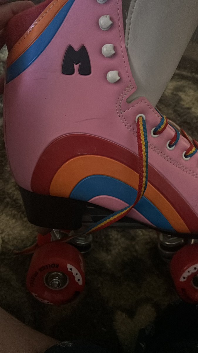 Cleaning my roller skates I haven’t worn since I got pregnant like 3 yrs ago. I only used them like 4 times.