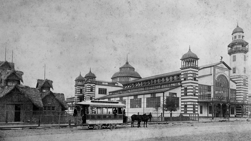 In the late 1800s, mule-drawn streetcars connected Downtown to Fairfield, LaVilla, and what would become Riverside’s Five Points, before switching to electric power in 1895.

📸: <a href="/TheJaxsonMag/">The Jaxson</a>