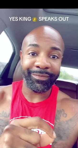 SourceWeeknd's tweet image. Average Drake fan :