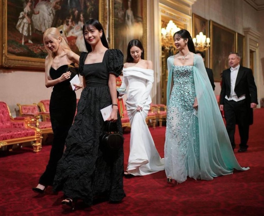 AboutMusicYT's tweet image. 2 years ago today, BLACKPINK attended the Korean State Banquet at Buckingham Palace.