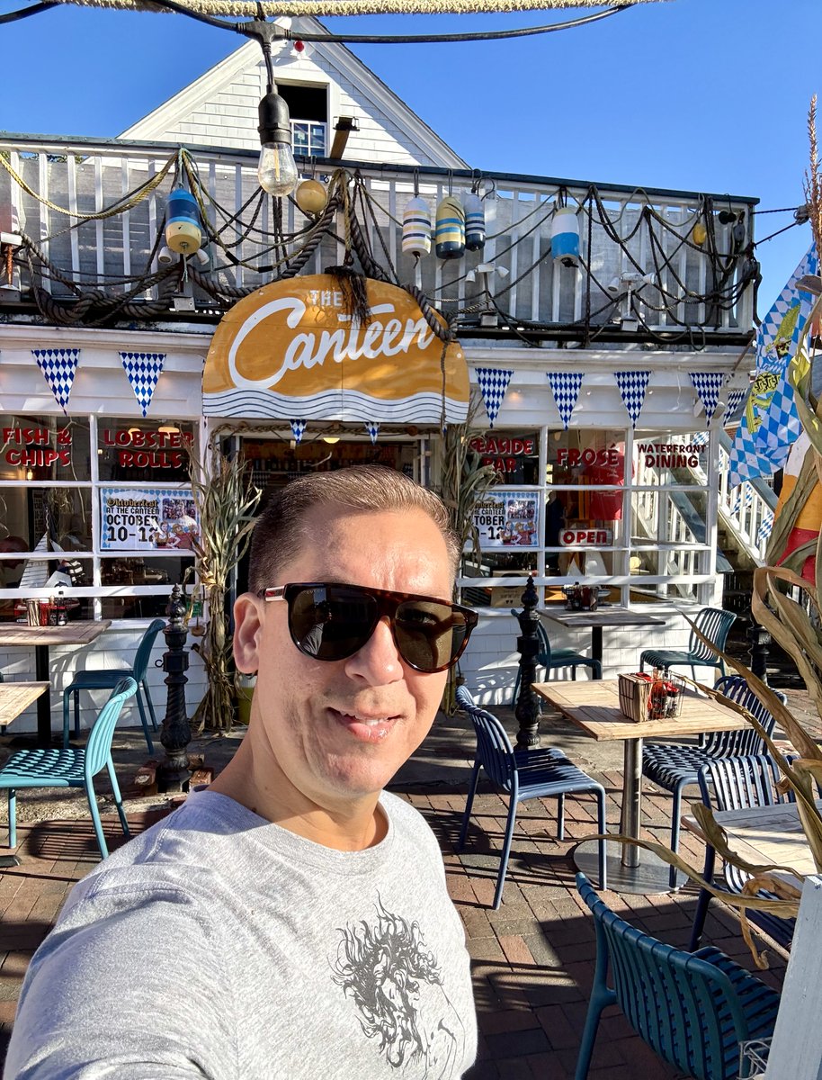 SashaEats's tweet image. The lobster roll from The Canteen in Provincetown has become an annual tradition 🦞

#SashaEats #CulinaryGlobetrotter #CapeCod #Ptown #SashaInPtown