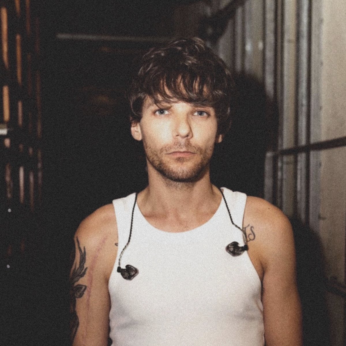 louistflorals's tweet photo. ‘cause everything’s changed outside but I feel the same inside https://t.co/h3uEGaLFCb