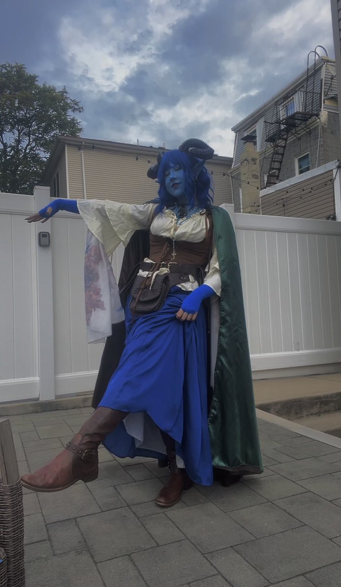 majanaisseart's tweet photo. #nycc #nycc2025 posting because I just loved being blue so much 

#jesterlavorre #critter #criticalrole #mightynein #laurabailey https://t.co/HsnHD5xsq8