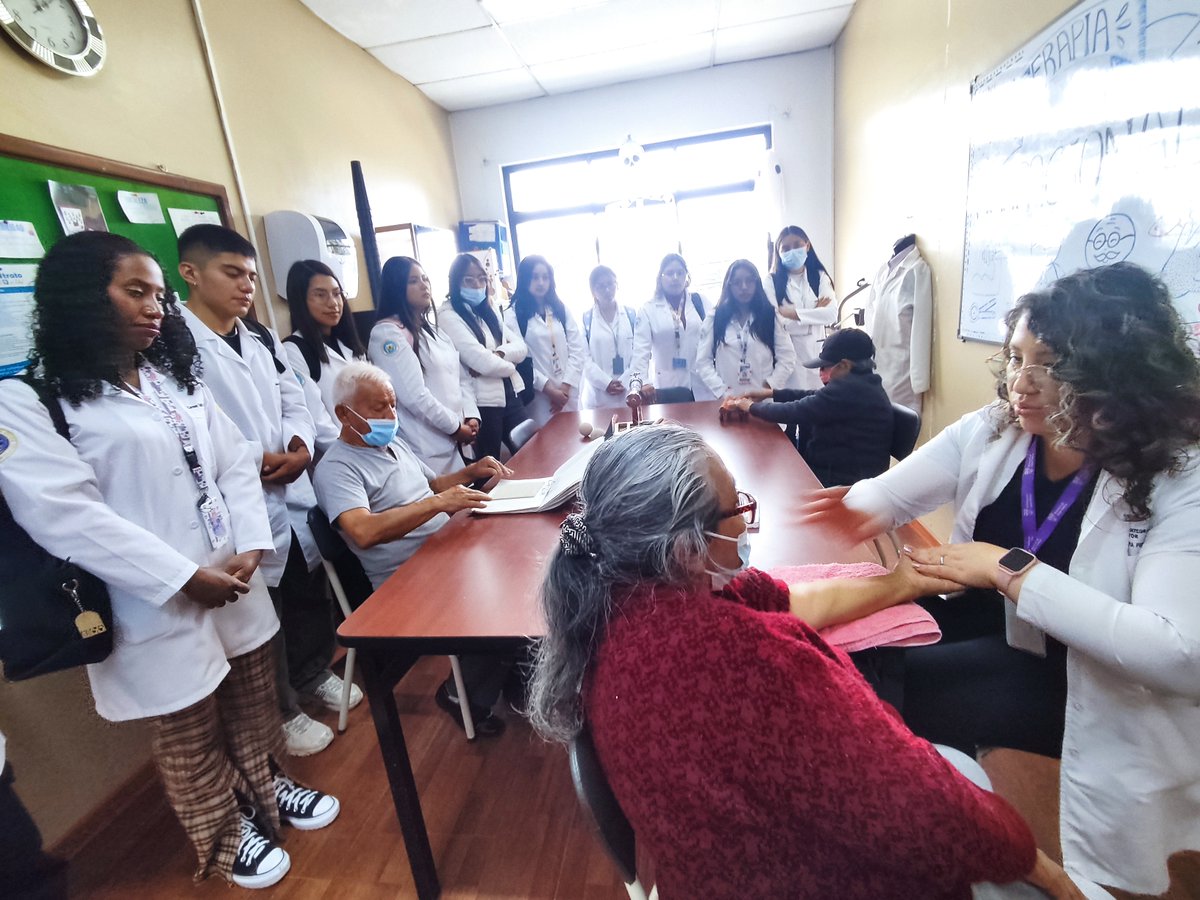 HospAdultoMayor's tweet photo. 💙 Conoce a Ruth Sandovalín, terapeuta ocupacional del @HospAdultoMayor desde 2017. Apasionada y comprometida, brinda atención integral y humana a los adultos mayores, dejando huellas de empatía y vocación en cada historia de rehabilitación 🌿👩⚕️ #HAIAM #TerapiaOcupacional https://t.co/LWZCnDcUfW