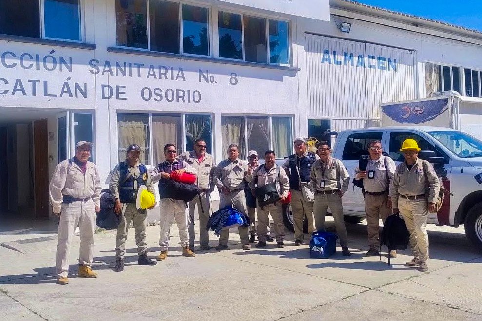 En la <a href="/SaludGobPue/">Secretaría de Salud</a> seguimos trabajando en la Sierra Norte. Agradezco al personal del Departamento de Vectores de la Jurisdicción Sanitaria 08 de Acatlán por realizar acciones contra el dengue tras las inundaciones, siguiendo las instrucciones del gobernador <a href="/armentapuebla_/">Alejandro Armenta</a>. 👏🧑‍⚕️