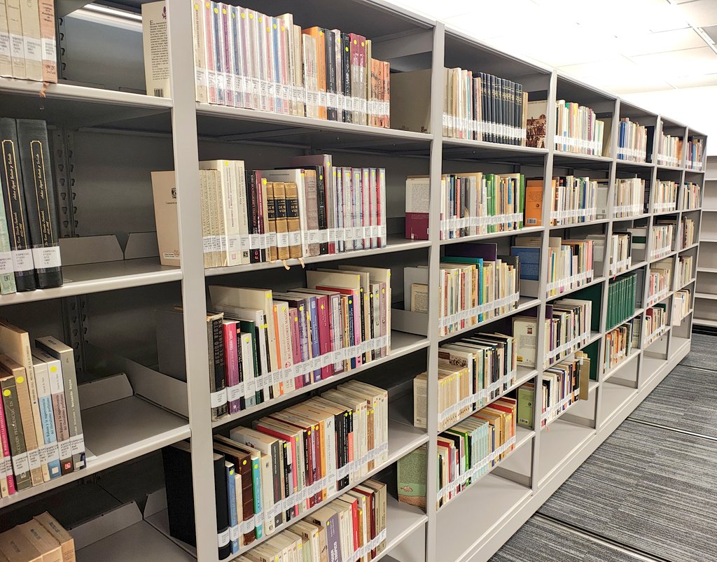 javieraparicio's tweet image. Generosa donación de la familia de Nacho Marván, profesor @depcide por muchos años, a la @BibliotecaCIDE 

#OrgulloCIDE