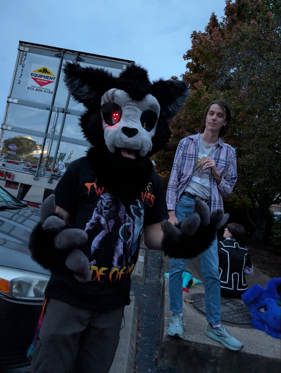 MusicCityFurs's tweet photo. Thank you everyone for coming out Saturday Night for the Chomp or Treat!! We hope everyone had a lot of fun handing out candy and suiting around!! We look forward to seeing everyone at the next meet which more details will be out soon so stay tuned!! 🐺🐾 https://t.co/PIW3RXk1Nw