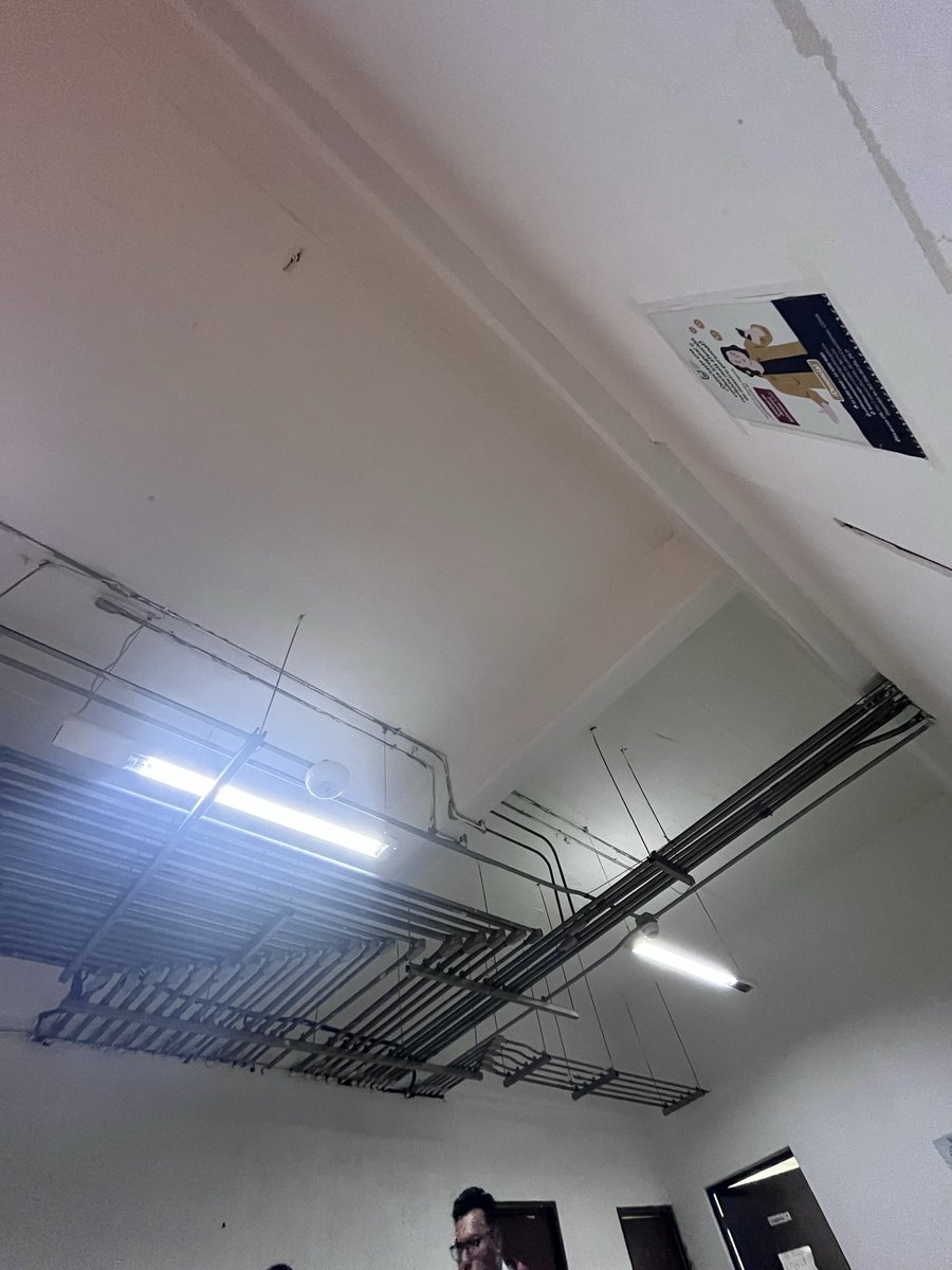andybarsal's tweet image. Es una verdadera vergüenza las condiciones en las que tienen el edificio de la fiscalía.. @LuisaAlcalde @BerthaAlcalde @FiscaliaCDMX @Claudiashein
Ni por que aquí trabajan ustedes! 
Deberían mejorar sus instalaciones para darle seriedad al gobierno.