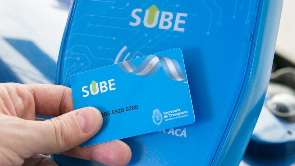 jotaleonetti's tweet photo. AUMENTO DEL #TRANSPORTEPÚBLICO 🚍🚇
Desde el sábado 1º de Noviembre, el boleto mínimo de #colectivo será de $547,57 en CABA y $550,69 en PBA.
El subte pasará a $1.114,91, mientras que los trenes metropolitanos y colectivos de jurisdicción nacional no han informado ninguna suba. https://t.co/1bomEnIvs6