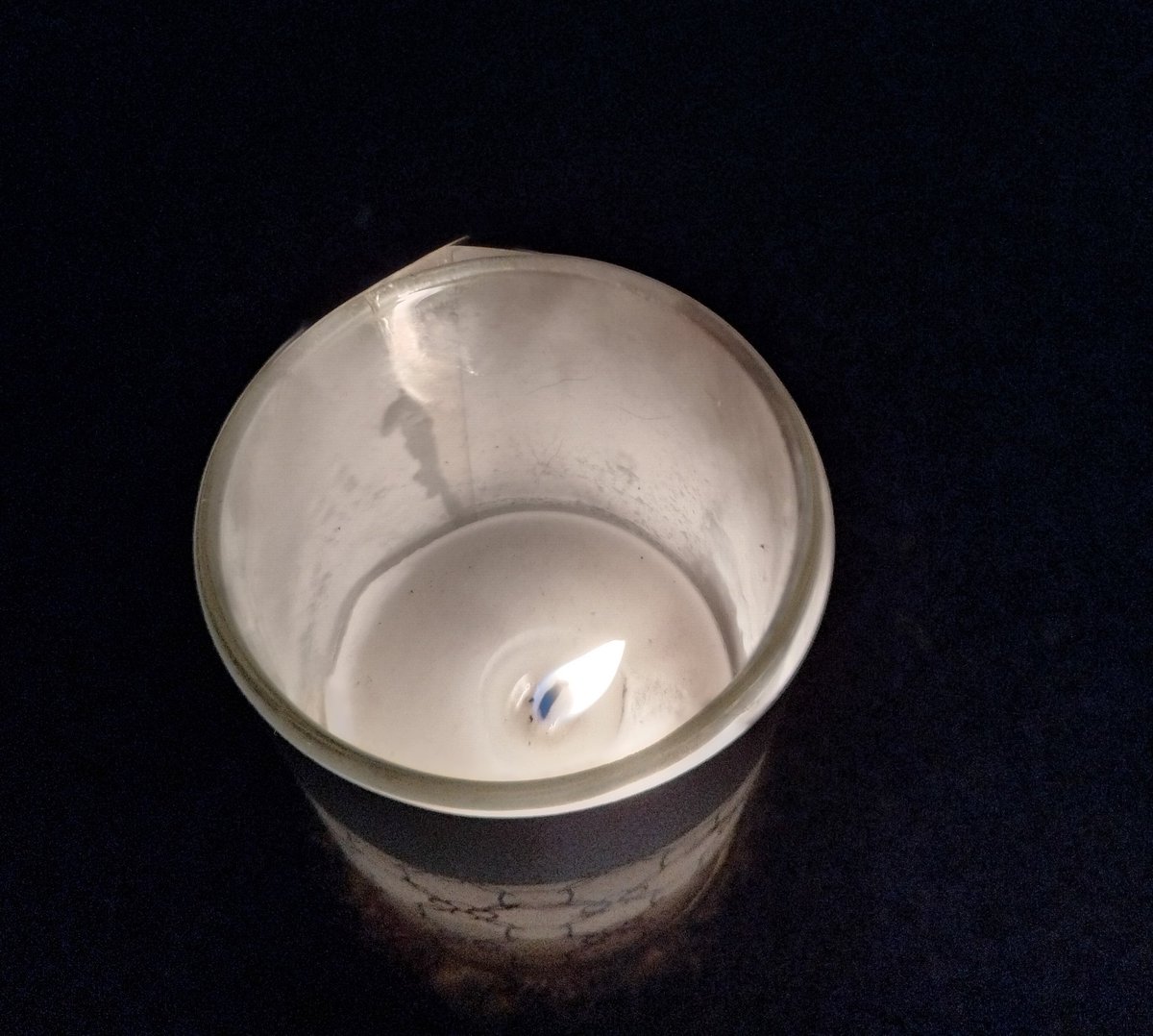 7.900 km away lighting a candle for y'all dear <a href="/DKAstrology/">DKAstrology 🇭🇺🇯🇲🙏✨</a> 
Go away #Melissa
Thinking about you #Jamaica