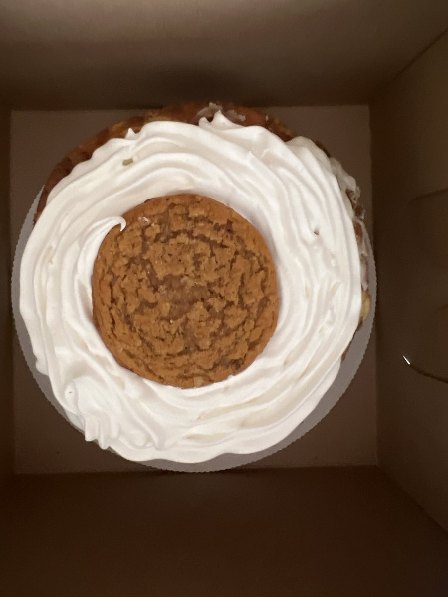 djbigmac3000's tweet photo. Little Debbie oatmeal cream pie cookie 🍪 cheesecake new dessert 🍮, cinnamon roll cheesecake, KitKat bar candy cheesecake new and Biscoff cookies 🍪 cheesecake new @djbigmac3000 #Canicook4u yes I can. https://t.co/8TgFg61SIc