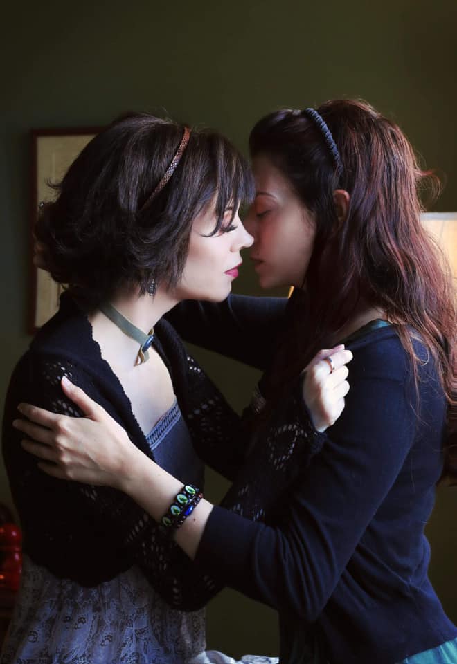 TayToeTwoWhat's tweet image. She&apos;s the angel on... top of the tree
Sugar heart, here she comes
She&apos;s goin&apos; to fall on me