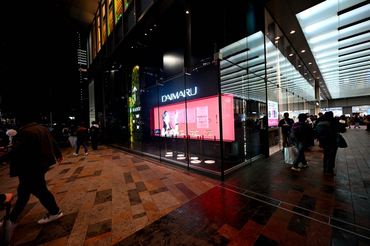 BahamaStreet's tweet photo. ゆいゆいのショーウィンドウ、素敵でした✨
ずっきーのミート矢澤コラボ弁当はSOLD OUT
メルヘンのサンドイッチなどを買って帰りました

#AKB48収穫祭 #小栗有以 #大丸東京店 https://t.co/QRLUH7eqXh