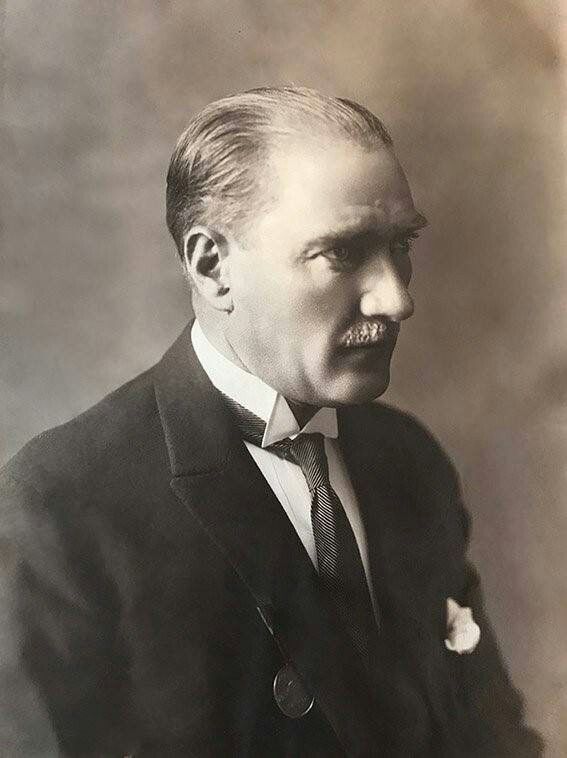 SMEYDAN's tweet image. &quot;Efendiler! Yarın Cumhuriyeti ilan edeceğiz...&quot;

Siyasal rejim anlamında da yeni Türk devleti anlamında da Cumhuriyet, Atatürk&apos;ün eseridir. Kendi ifadesiyle en büyük eseridir.