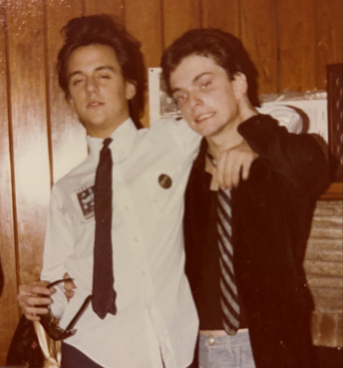 Recuerdos de 1978 el <a href="/PiropeMX/">Piro</a>  con el #johnnydanger  en alguna fiesta de aquel entonces. El mero comienzo de #DangerousRhythm