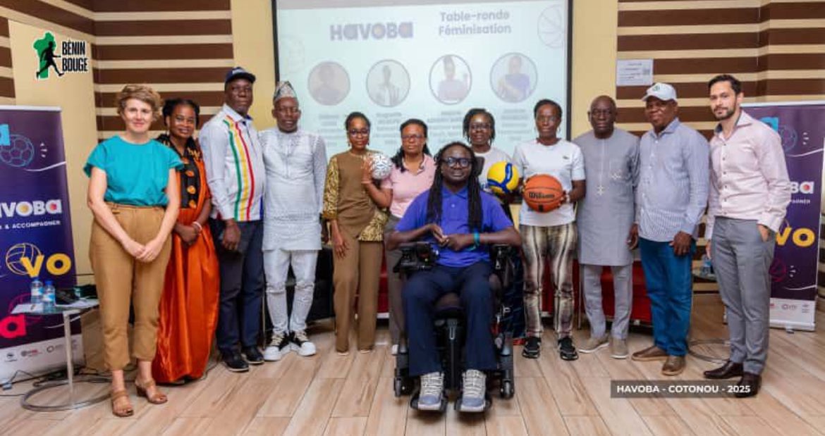 WeisgerberLaure's tweet photo. Table ronde inspirante sur la féminisation de la pratique sportive au #Bénin dans le cadre du programme Havoba qui vise à renforcer les fédérations de handball, basketball et volleyball pour lutter contre les inégalités sociales par le #sport. En partenariat avec @AFD_France https://t.co/egB602blDF
