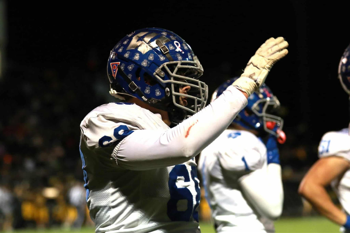 Full season highlights from my senior year!
-6’1 240 lbs Right/Left Guard

-300 bench 600 squat 500 deadlift

-5.00 40 4.7 shuttle 8’2 broad jump

-65+ pancakes on the year

-Started both sides all 10 games

-0 sacks given up

hudl.com/v/2SXS2m