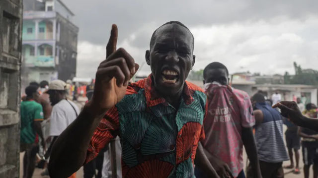 intl_source's tweet image. #Africa #Elections #PoliticalUnrest
A violent crackdown during Cameroon's presidential election leaves four dead, sparking global concern over the legitimacy of President Paul Biya's eighth term and t...
intlsource.net/en/public/arti…