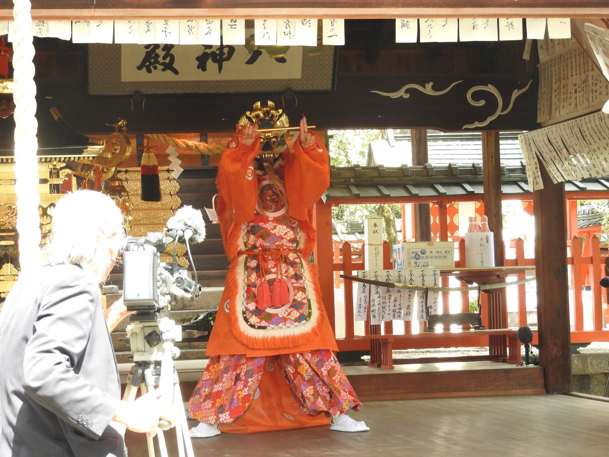 gagakubu's tweet photo. 9月27日(土)御霊神社で行われた、ご祭神井上皇后薨去1250年記念「神輿・神輿蔵修復完成奉告祭」の奏楽と奉納舞楽で「蘭陵王」をしました。
外での演奏でしたが、天気にも恵まれ、まさに奉納日和でした。
#天理大学雅楽部 #雅楽部 #御霊神社 #舞楽 #蘭陵王 #雅楽 #天理 #tenriuniversity #tenri #gagaku https://t.co/SdX57ary9d