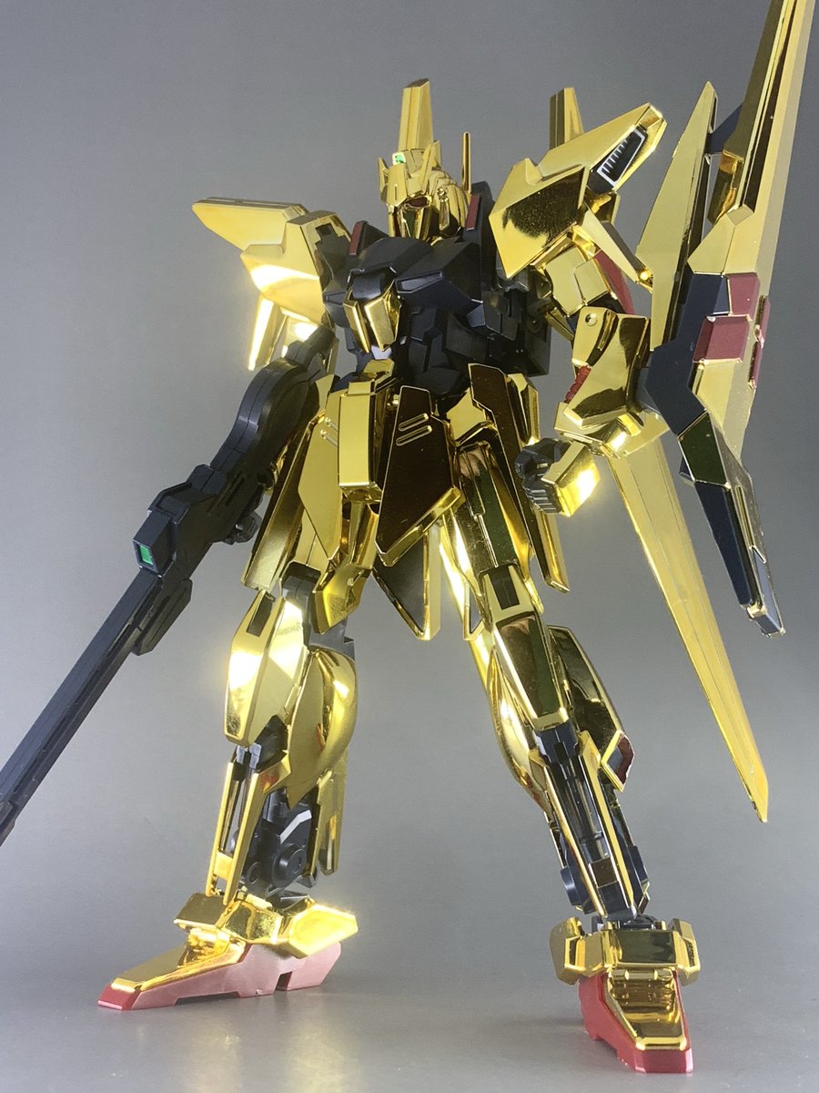 皆様( 　｀ω´)おはよーございます

本日はデルタガンダム
金色のメッキが眩しいアイツ
もちろん剥がして塗装した作品もカッコいい、けどメッキの輝きを残したまま無心で組んでも結構カッコいいではないか…！

ゲームだとアクシズの脅威V序盤でお世話になる機体ってイメージです

出( 　｀ω´)勤