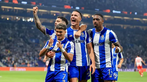 _Goalpoint's tweet photo. ⏱️ 88 mins ‼️ GOLO ‼️ ⚽️
🟢 Moreirense 1 – 2 FC Porto 🔵
◉ Gül emenda de cabeça para o fundo das redes, para a reviravolta a minutos do fim!
#MFCFCP #FCPorto