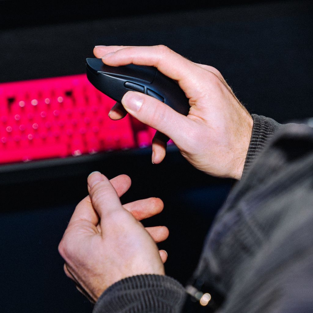 LogitechG_ANZ's tweet image. Precision with every click, now lighter than ever. 🤩

Weighing just 51g, PRO X #SUPERLIGHT2c packs all your favourite features: the advanced HERO 2 sensor, robust LIGHTSPEED wireless, and ultra-responsive LIGHTFORCE switches. ⚡️ Its compact frame is perfect for smaller hands or…