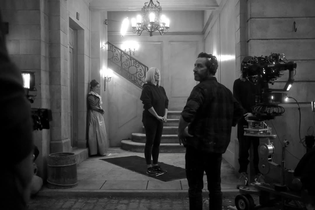 iwtv_updates's tweet image. Cinematographer Earle Dresner via IG:

“That’s a wrap on Interview with the Vampire — Part III. An exhausting but intensely creative experience in Toronto that will live long in the memory. Thank you to the unbreakable crew and beautiful cast.” 

#InterviewWithTheVampire…