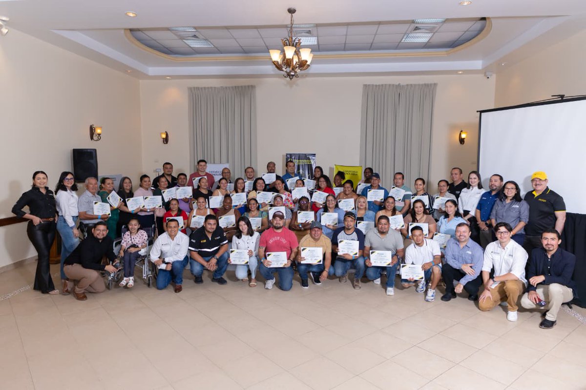 ANDI felicita a #CerveceríaHondureña Tela por su programa de Emprendedores, Progresando Juntos, el cual graduó a 70 detallistas de Tela con nuevos conocimientos y herramientas digitales para fortalecer sus negocios, el bienestar de sus familias y de la comunidad.