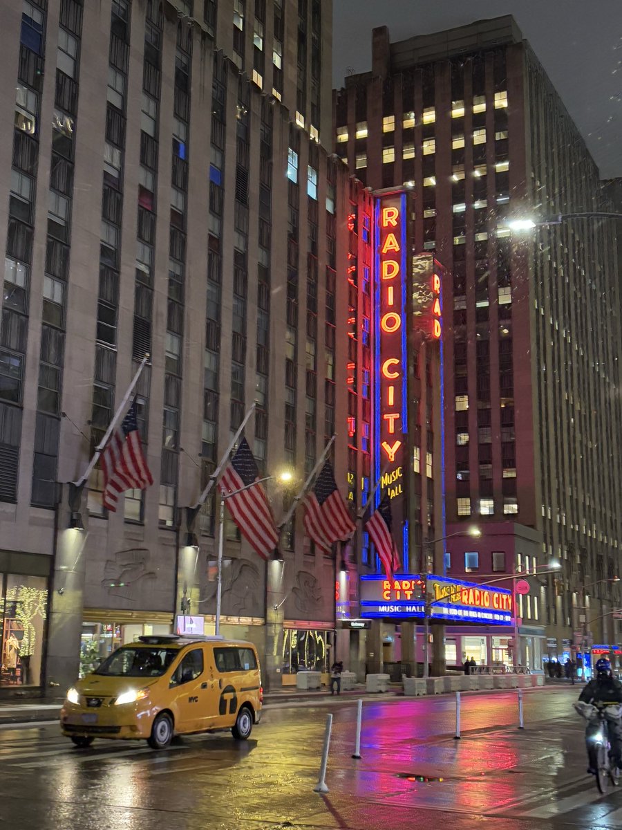 Leslie 🍓 tweet media