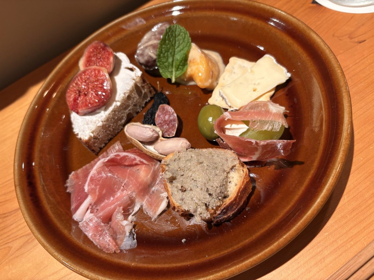 reinishikerry's tweet image. おはようございます😊
寒〜い朝🥶風も強く時々強い雨も降ってます☔️
昨日の夜はmenou さんへ
雰囲気もお料理も最高です😆
農家さんをしながらシェフもしている女性のシェフの生き方も素敵💓
#menou
#むつ市
#代官山公園