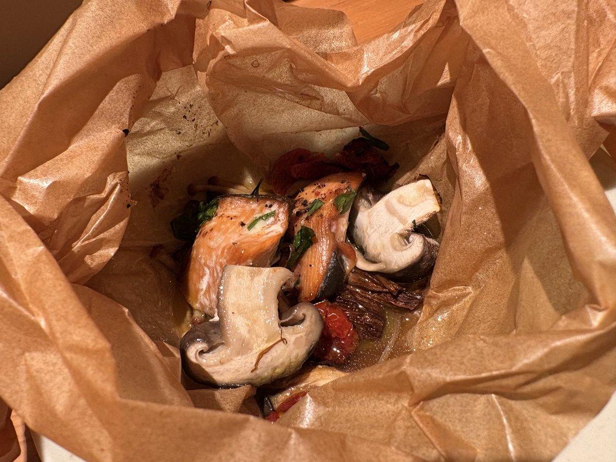 reinishikerry's tweet image. おはようございます😊
寒〜い朝🥶風も強く時々強い雨も降ってます☔️
昨日の夜はmenou さんへ
雰囲気もお料理も最高です😆
農家さんをしながらシェフもしている女性のシェフの生き方も素敵💓
#menou
#むつ市
#代官山公園