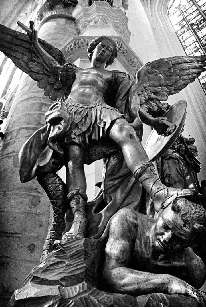 CatholicFQ's tweet photo. Saint Michael the Archangel, defend us in battle. https://t.co/jyXgUrDVEL