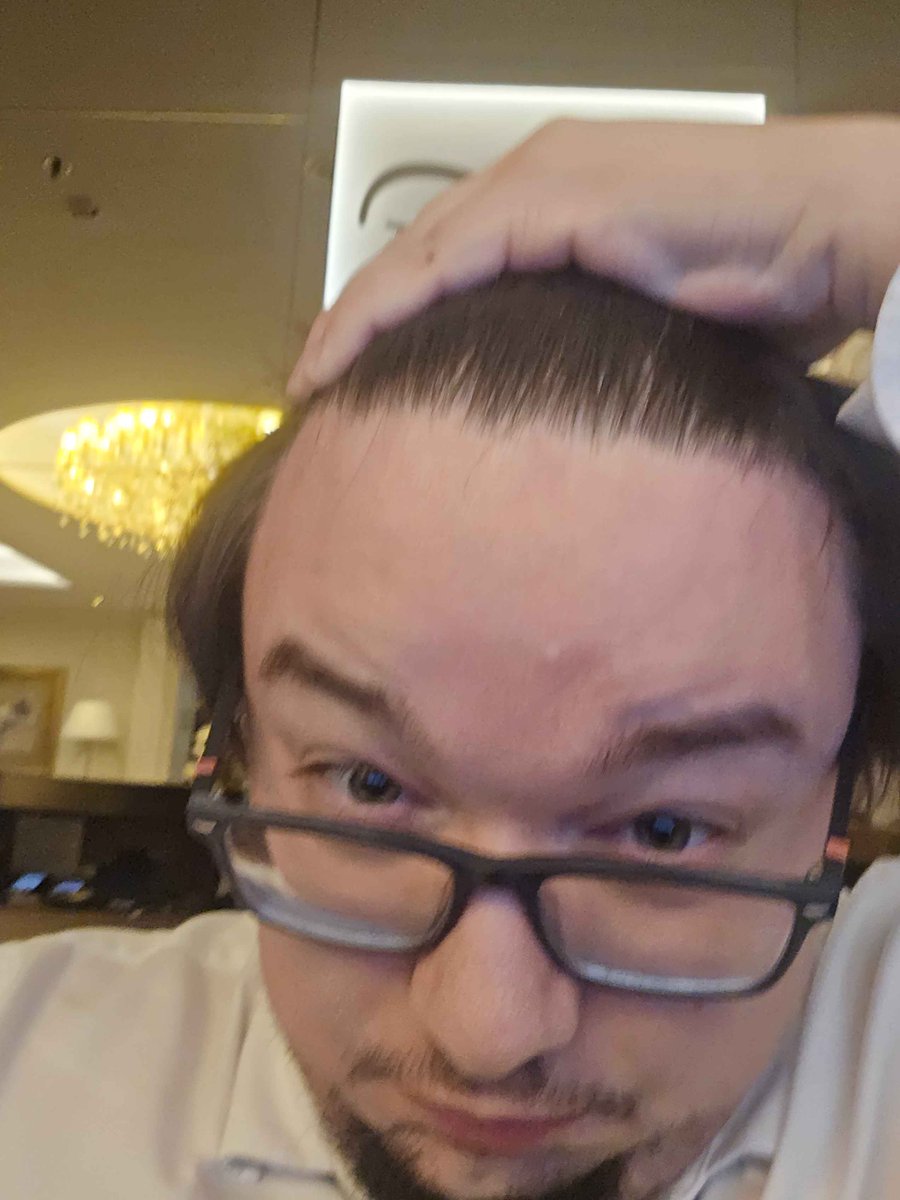 kfpgod's tweet image. chat Bangs or no bangs?