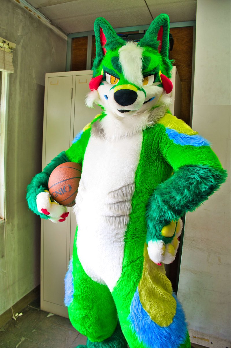 スポーツの秋🍁
 #FursuitEveryday