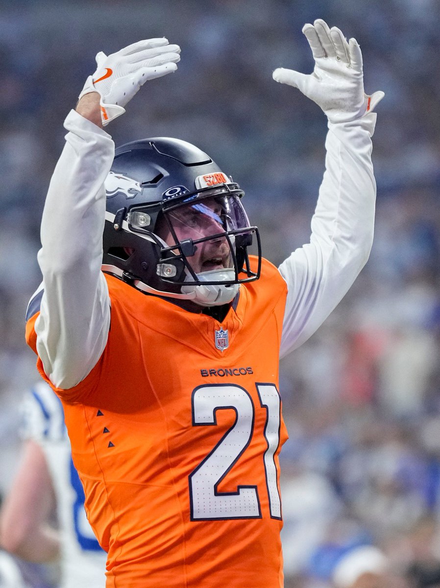 Riley Moss has the lowest catch percentage in the entire NFL, per <a href="/NextGenStats/">Next Gen Stats</a>.

Teams only complete a pass when throwing his way 46% of the time, the best in the NFL.