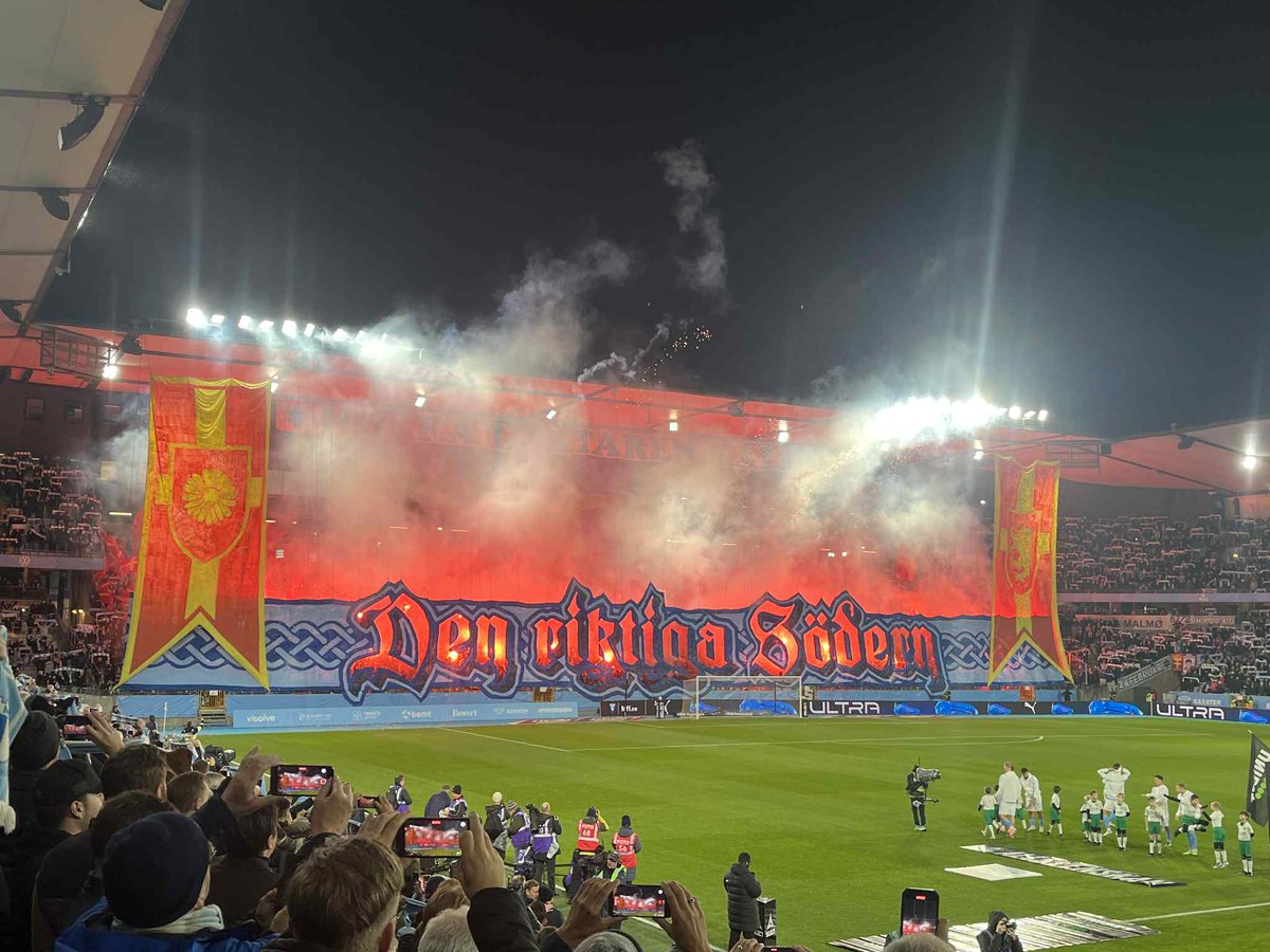 beckst96's tweet image. Tifot var fett i alla fall 💛❤️