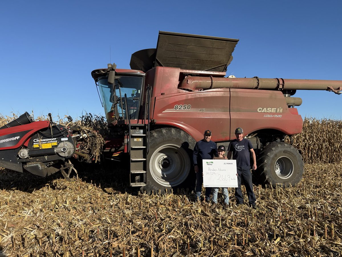 hollyloucas's tweet photo. Impressive @PioneerSeedsCA #yieldhero P0529Q yields today in Norfolk despite the drought. @NickLenos @ademaReube99379 @valstone18 https://t.co/GCEXHiklPK