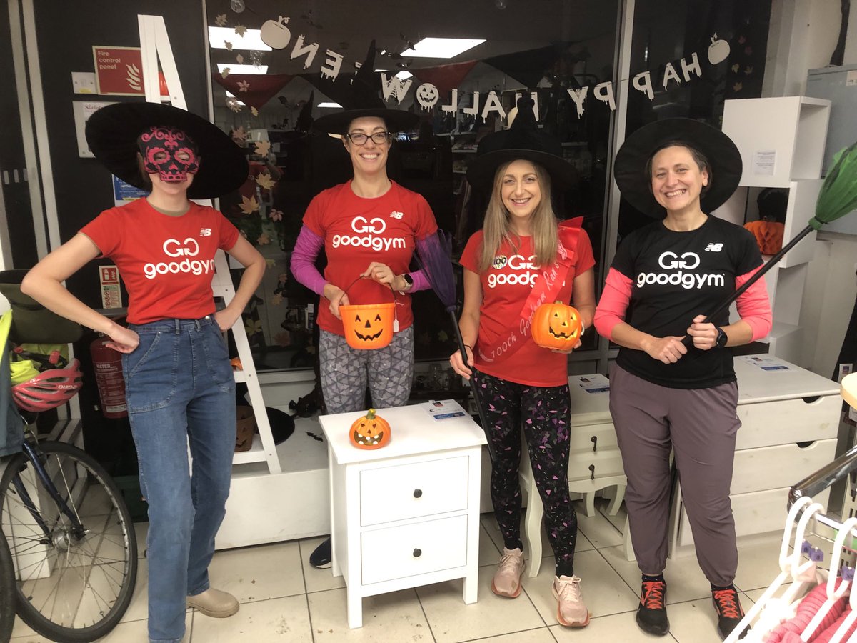 iangossfit's tweet photo. Tonight 16 @GoodGymNorwich members ran or cycled to help @EACH_hospices in Plumstead Road and support @ThisGirlCanUK #LetsLiftTheCurfew to raise awareness of womens safety exercising outdoors in the darker months.

This is community is a safe and supportive place for all. 🏃🏻‍♂️❤️ https://t.co/PwACmt2ZDd