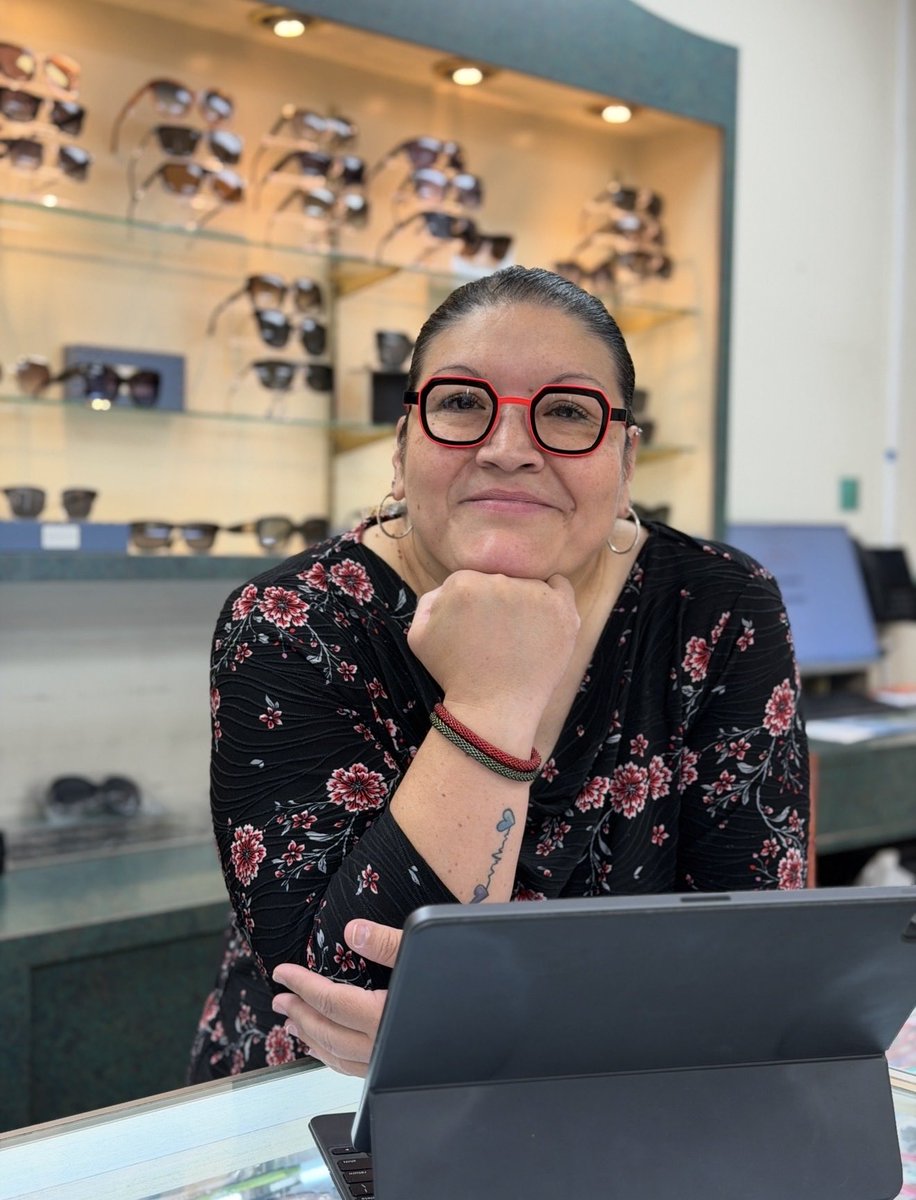 frenchoptical's tweet image. Liz rocking the bold red &amp;amp; black Anne &amp;amp; Valentin — confidence in every angle 🔥

🏬 French Optical Fashion
📍7 East 33rd St, New York, NY 10016 

#AnneAndValentin #EyewearStyle #BoldFrames #IndependentEyewear #OpticalFashion #StatementGlasses #NYCStyle #RedAndBlack