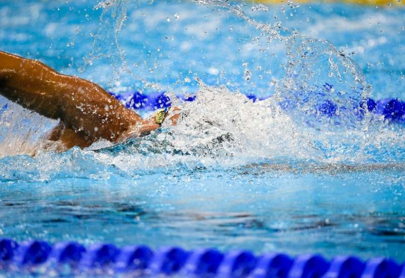 How often should swimmers lift weights? 👇👇

Strength training can be a performance boost for swimmers (when done right).

More power in your stroke and kick, explosive starts/turns, and faster results on the clock.

But…

Lift too often – you get hurt, crush swim training