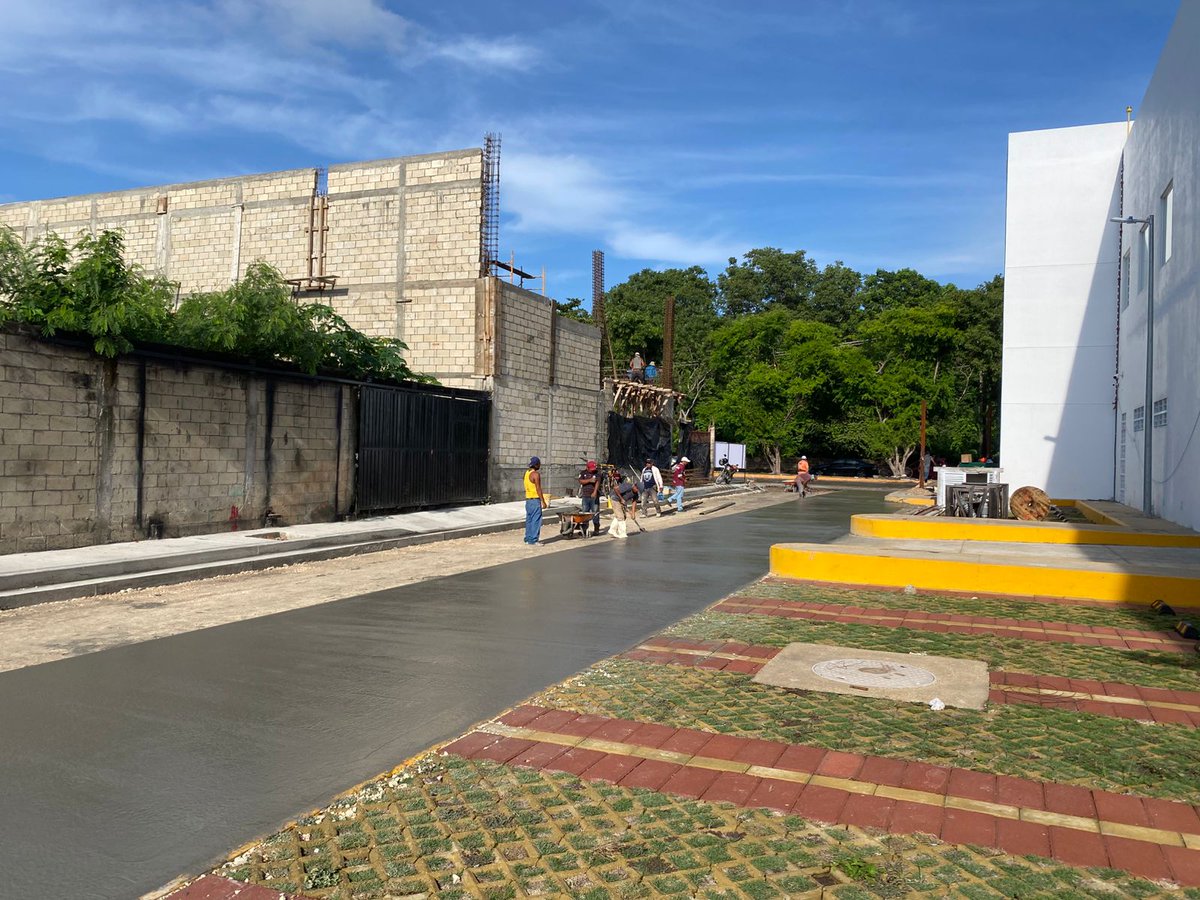 <a href="/SEDUMOPOFICIAL/">SEDUMOP</a> inició los trabajos de pavimentación y mantenimiento de diversas calles en Ciudad del Carmen, mejorando la movilidad y reduciendo los encharcamientos.

#GobiernoDeTodos