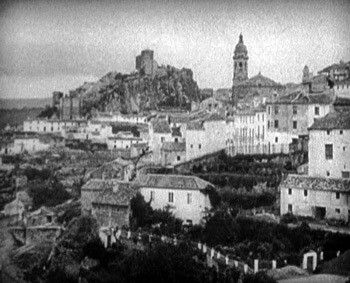 Cinemelodic's tweet photo. La ciudad de Sylvania que vemos en la película, en realidad es la ciudad granadina de Loja. #SopaDeGanso #Cinemelodic https://t.co/5dVkbdigaH