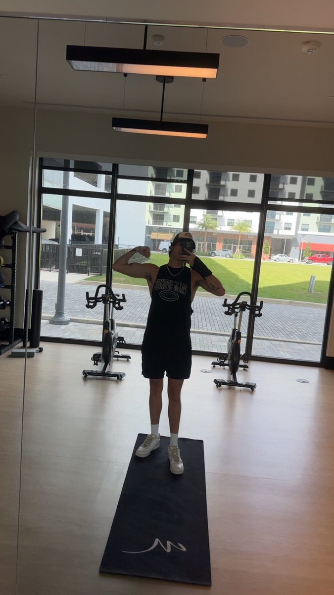 lucavault's tweet photo. whose gonna be my cardio https://t.co/4CszCMaRpv