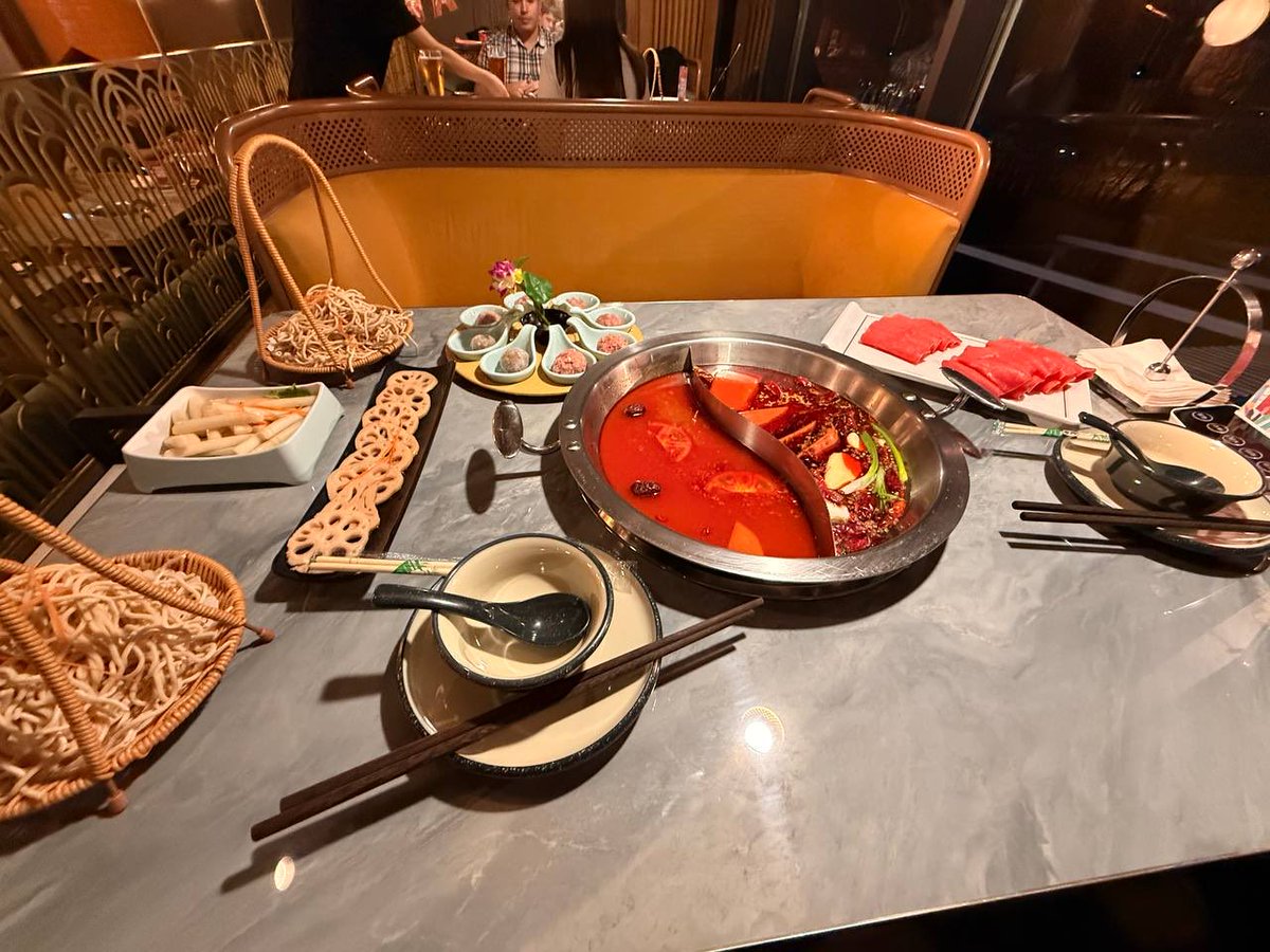 hot pot looking good here 🍲